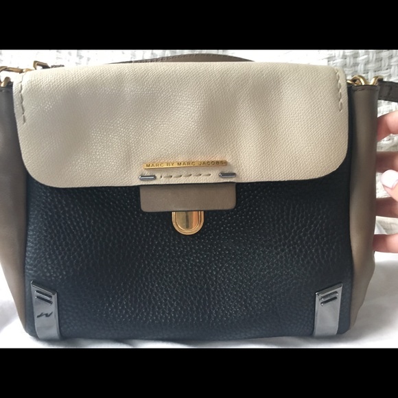 Authentic Marc By Marc Jacobs Sheltered Island Cross Body Bag - Picture 3 of 16
